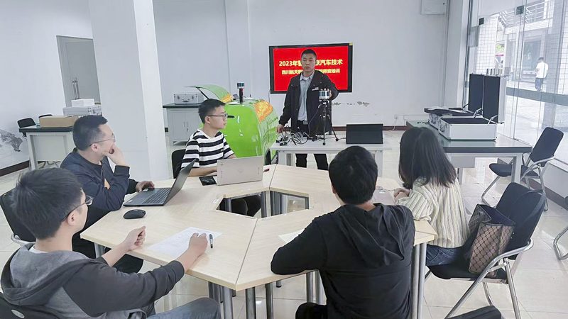 小标题：企业培训师资力量的重要性